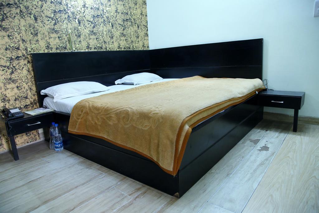 Hotel Ananda Delhi Szoba fotó